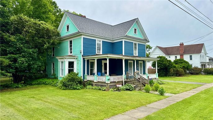 Exterior, Facade, Queen Anne Victorian