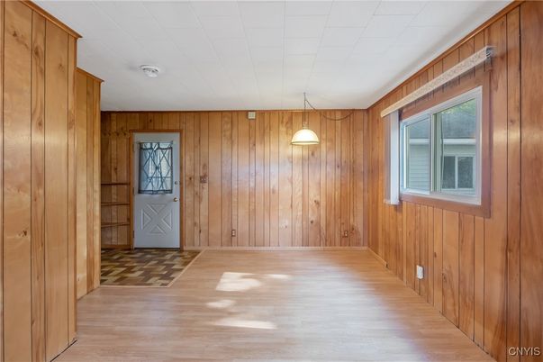 Empty room, Interior, Pendant Lights, Wood Texture Flooring, Wooden Walls