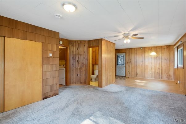Empty room, Interior, Pendant Lights, Wood Texture Flooring, Wooden Walls