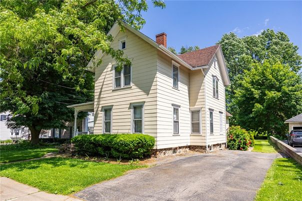 Backyard, Exterior, Facade, Queen Anne Victorian