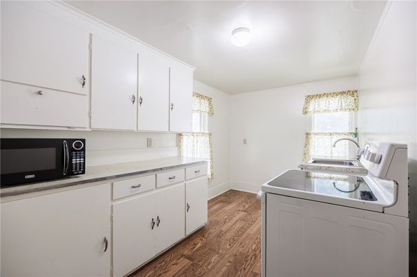 Interior, Kitchen, Washer, Wood Texture Flooring
