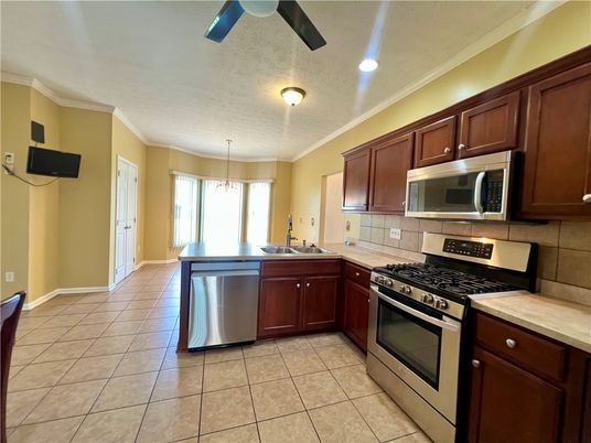 Dining room, Interior, Kitchen, Recessed Lighting, Stainless Steel Appliances