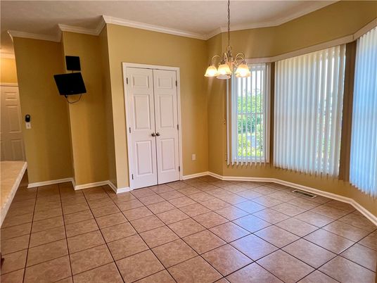 Empty room, Interior, Pendant Lights