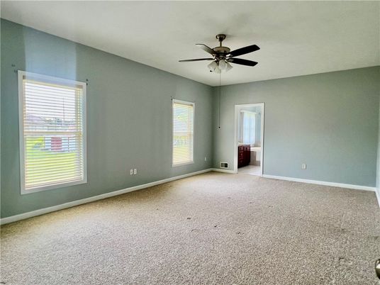 Empty room, Interior