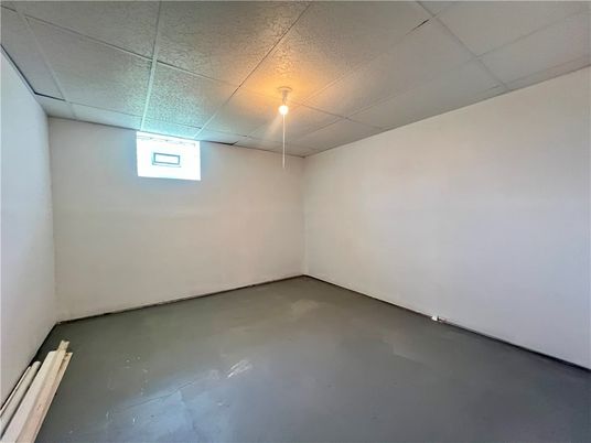 Empty room, Interior