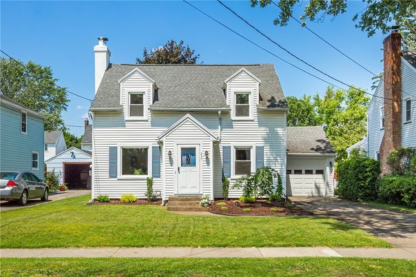 Attached, Exterior, Facade, Cape Cod