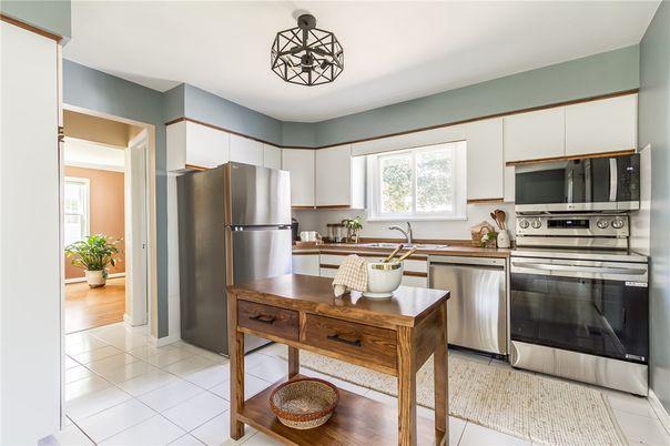 Dining room, Interior, Kitchen, Stainless Steel Appliances