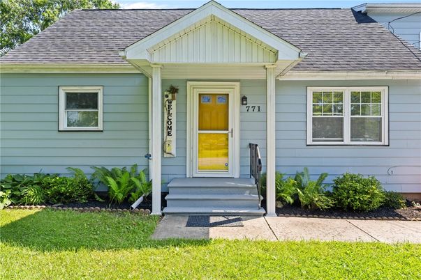 Exterior, Facade, Cape Cod