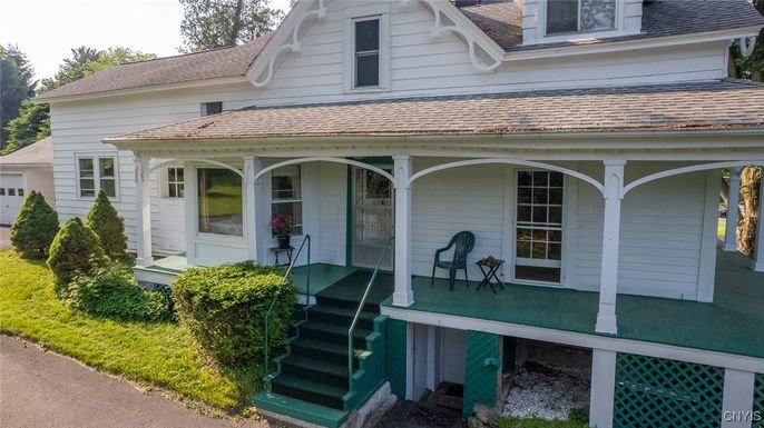 Exterior, Facade, Queen Anne Victorian