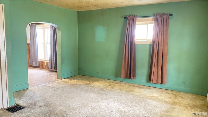 Empty room, Interior