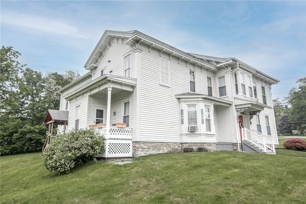 Backyard, Exterior, Facade, Queen Anne Victorian
