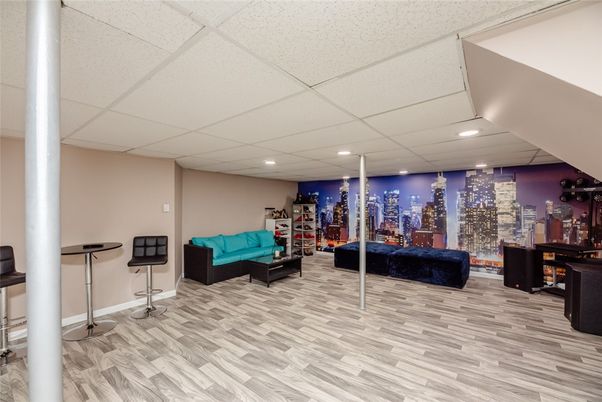 Interior, Recessed Lighting, Wood Texture Flooring