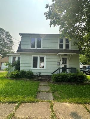 Exterior, Facade, American Foursquare