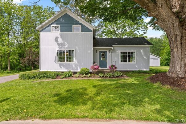 Exterior, Facade, Farmhouse