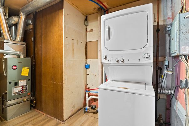 Interior, Utility Closets, Washer, Wood Texture Flooring