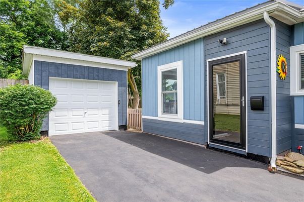 Detached Garage, Exterior