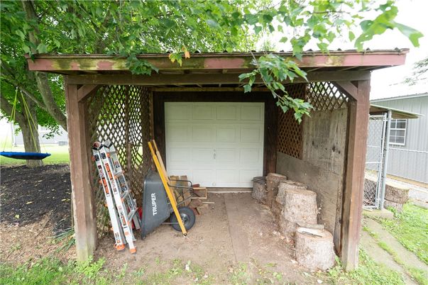 Detached Garage, Exterior