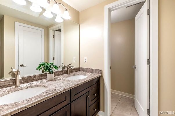 Bathroom, Dual Sink Vanities, Interior