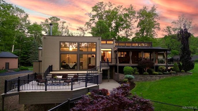 Backyard, Exterior, Facade, Modern