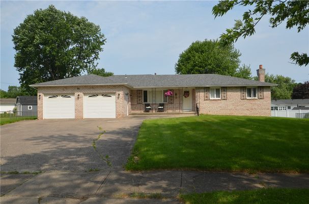 Attached, Exterior, Facade, Brick Facade, Ranch