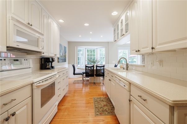 Dining room, Interior, Kitchen, Recessed Lighting, Wood Texture Flooring
