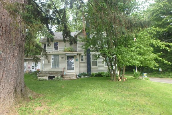 Backyard, Exterior, Facade, Queen Anne Victorian