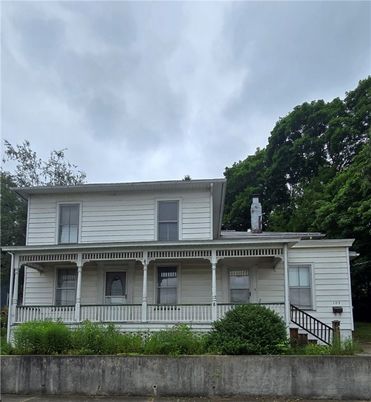 Exterior, Facade, Farmhouse