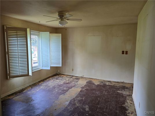 Empty room, Interior