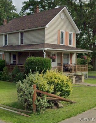 Exterior, Facade, Farmhouse