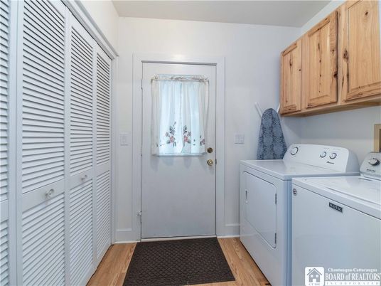 Interior, Washer, Wood Texture Flooring
