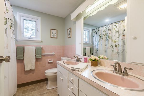 Bathroom, Dual Sink Vanities, Interior