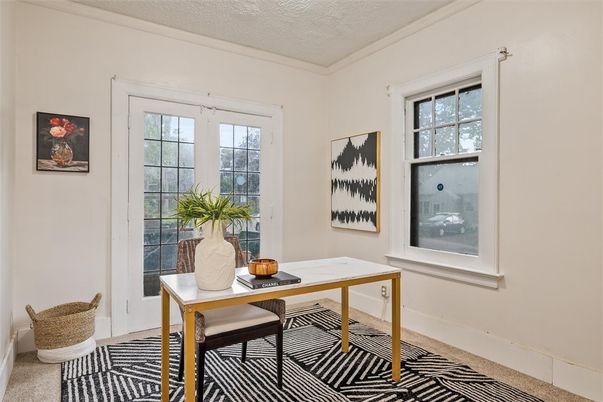 Home Office, Interior