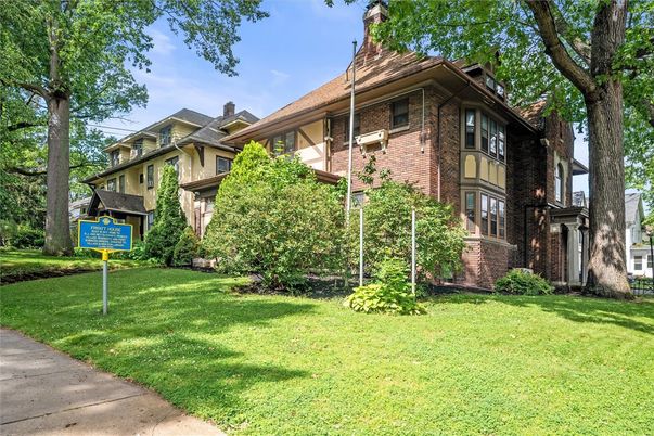 Exterior, Facade, Brick Facade, American Foursquare