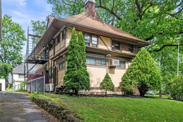 Exterior, Facade, American Foursquare