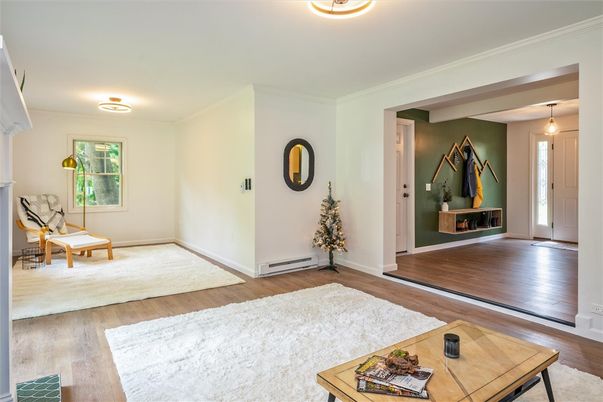 Interior, Pendant Lights, Wood Texture Flooring