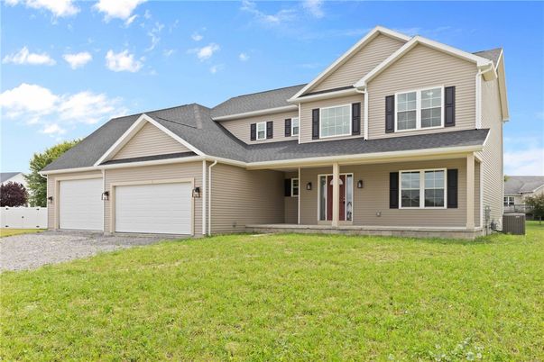 Attached, Exterior, Facade, Farmhouse