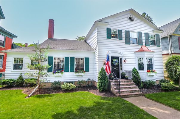 Exterior, Facade, Queen Anne Victorian