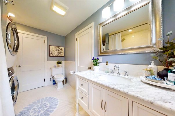 Bathroom, Interior, Recessed Lighting