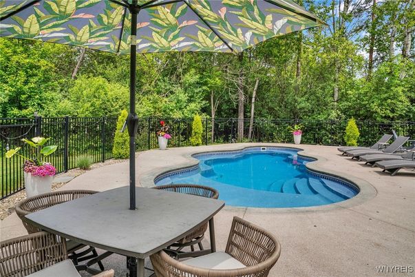 Exterior, Pool