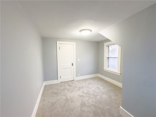 Empty room, Interior