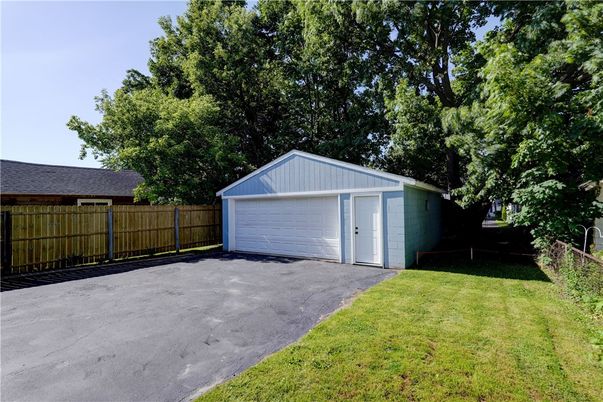 Detached Garage, Exterior