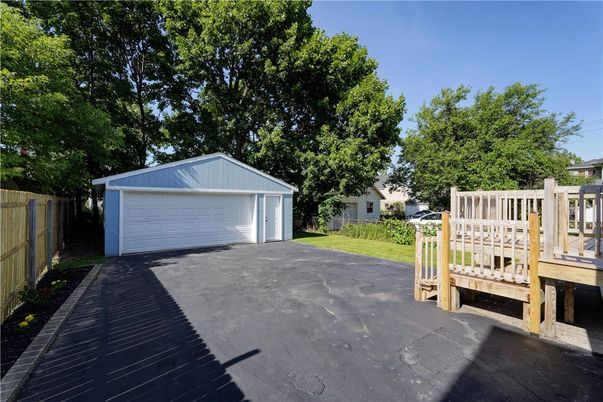 Detached Garage, Exterior