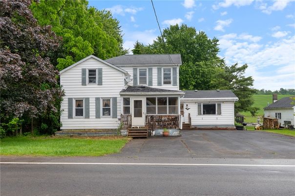 Exterior, Facade, Farmhouse
