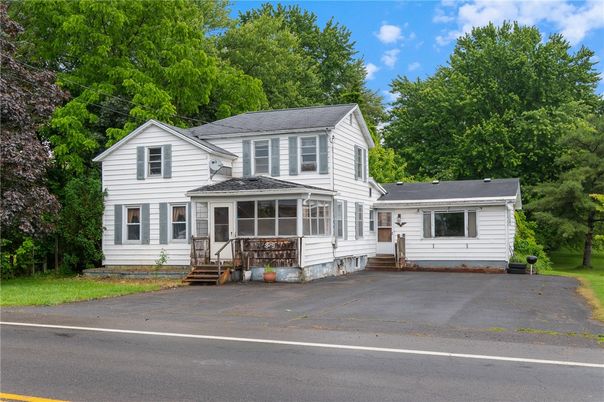 Exterior, Facade, Farmhouse