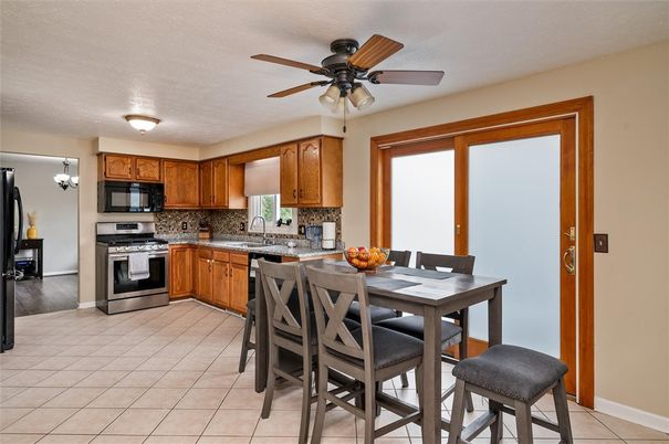Dining room, Interior, Kitchen, Stainless Steel Appliances