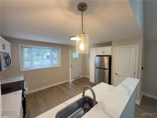 Interior, Kitchen, Pendant Lights, Wood Texture Flooring