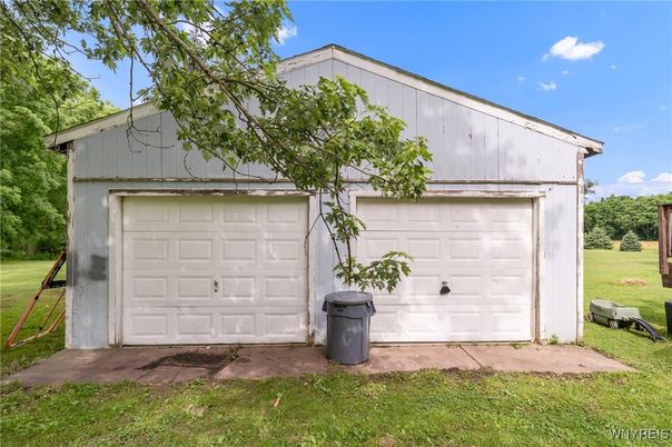 Detached Garage, Exterior