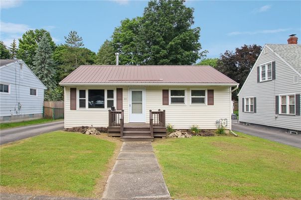 Exterior, Facade, Cape Cod