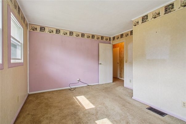 Empty room, Interior