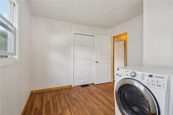 Interior, Washer, Wood Texture Flooring